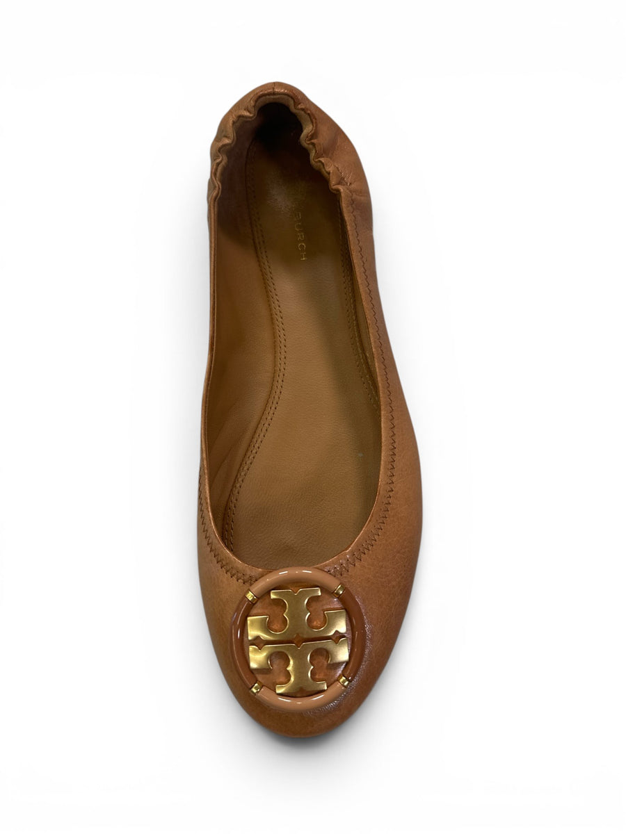 TORY BURCH Size 9 TAN FLAT SHOE WITH MEDALLION – New to You, Inc