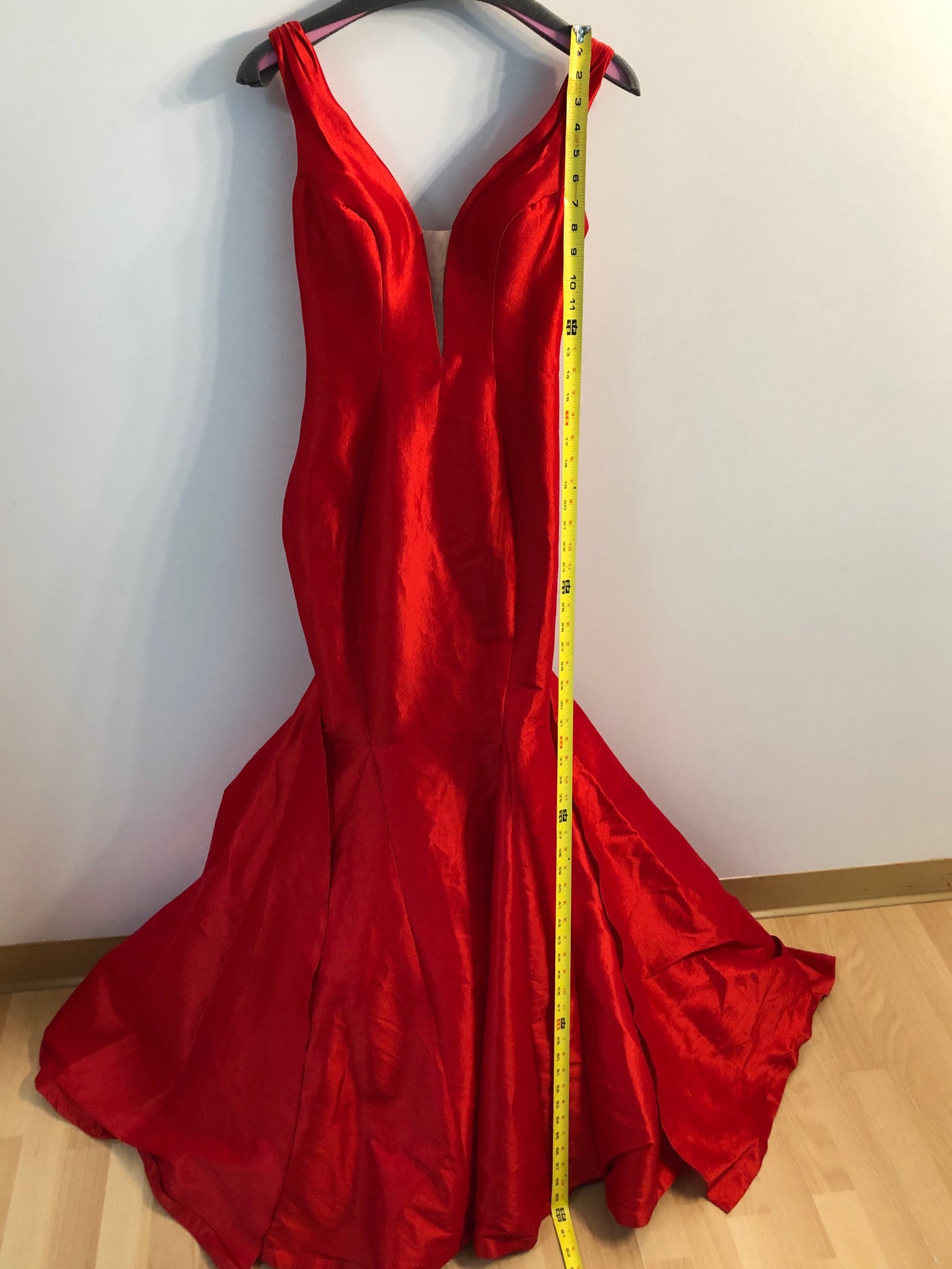 JOVANI Size 0 RED GOWN SLEEVELESS SILK TRAIN New to You, Inc JOVANI Size 0 RED GOWN SLEEVELESS SILK TRAIN New to You, Inc